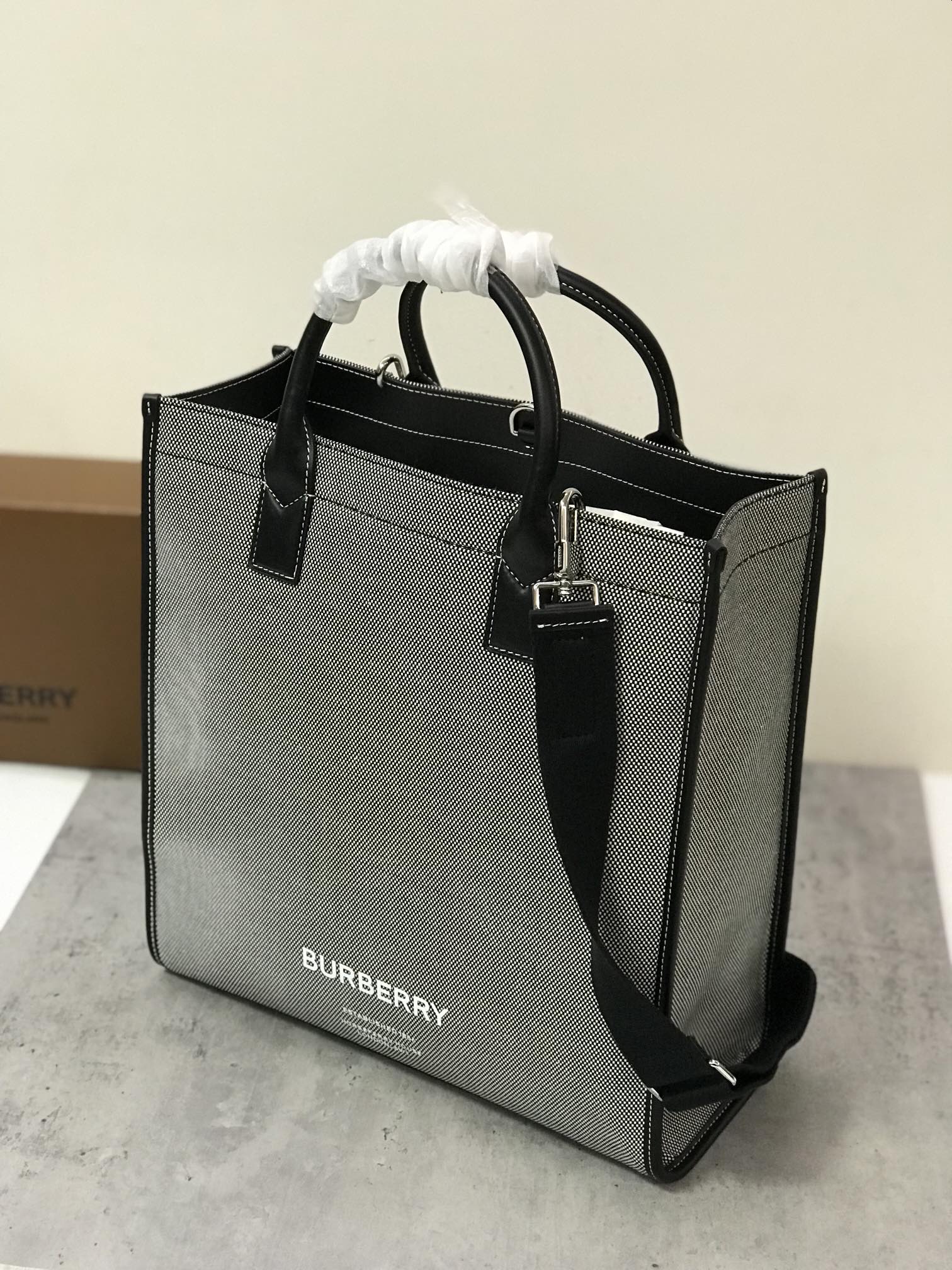 Burberry_Tote_Bag-35.5_x